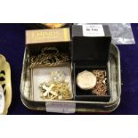 9ct gold jewellery and other items.