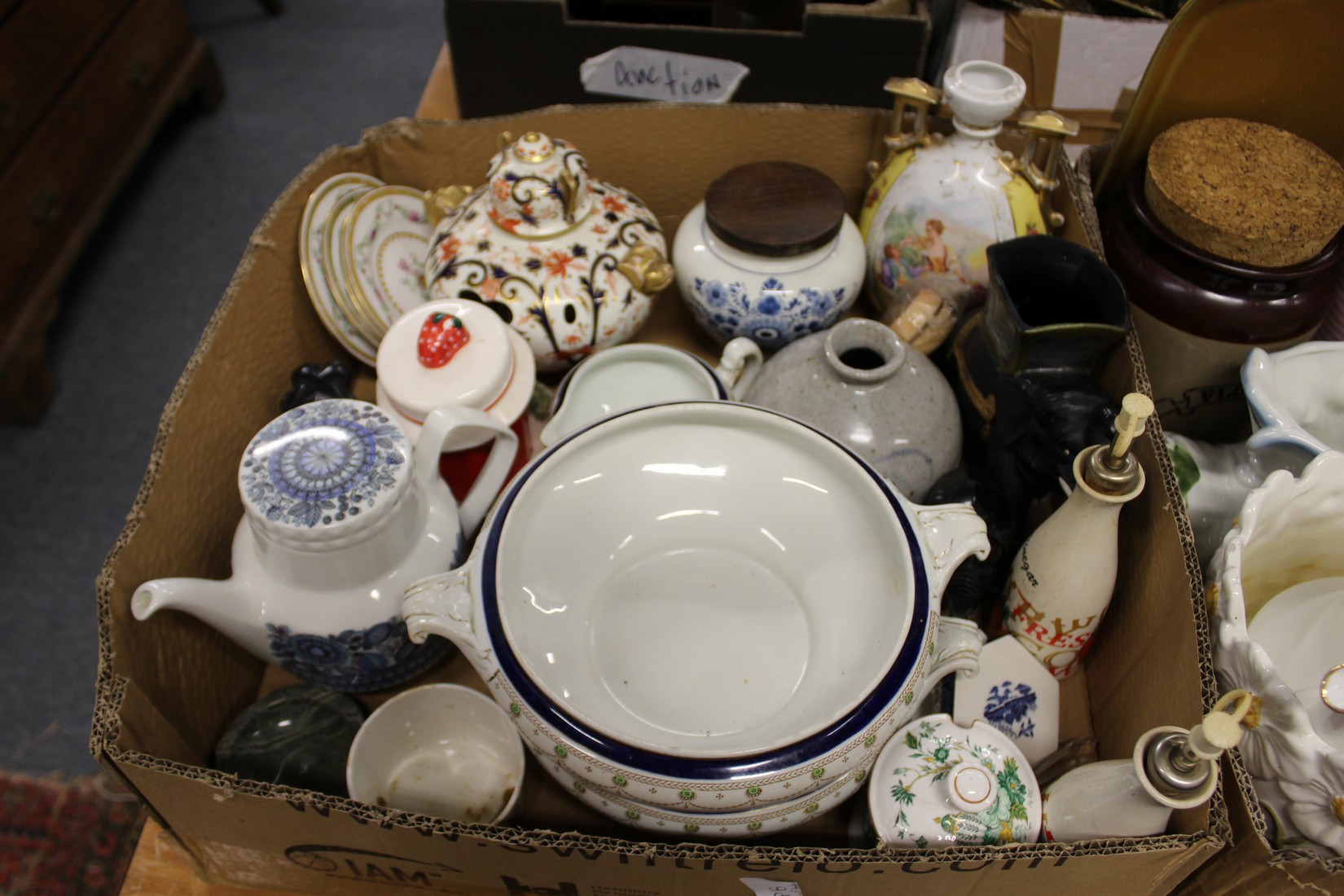 A quantity of decorative and household china. - Image 2 of 4