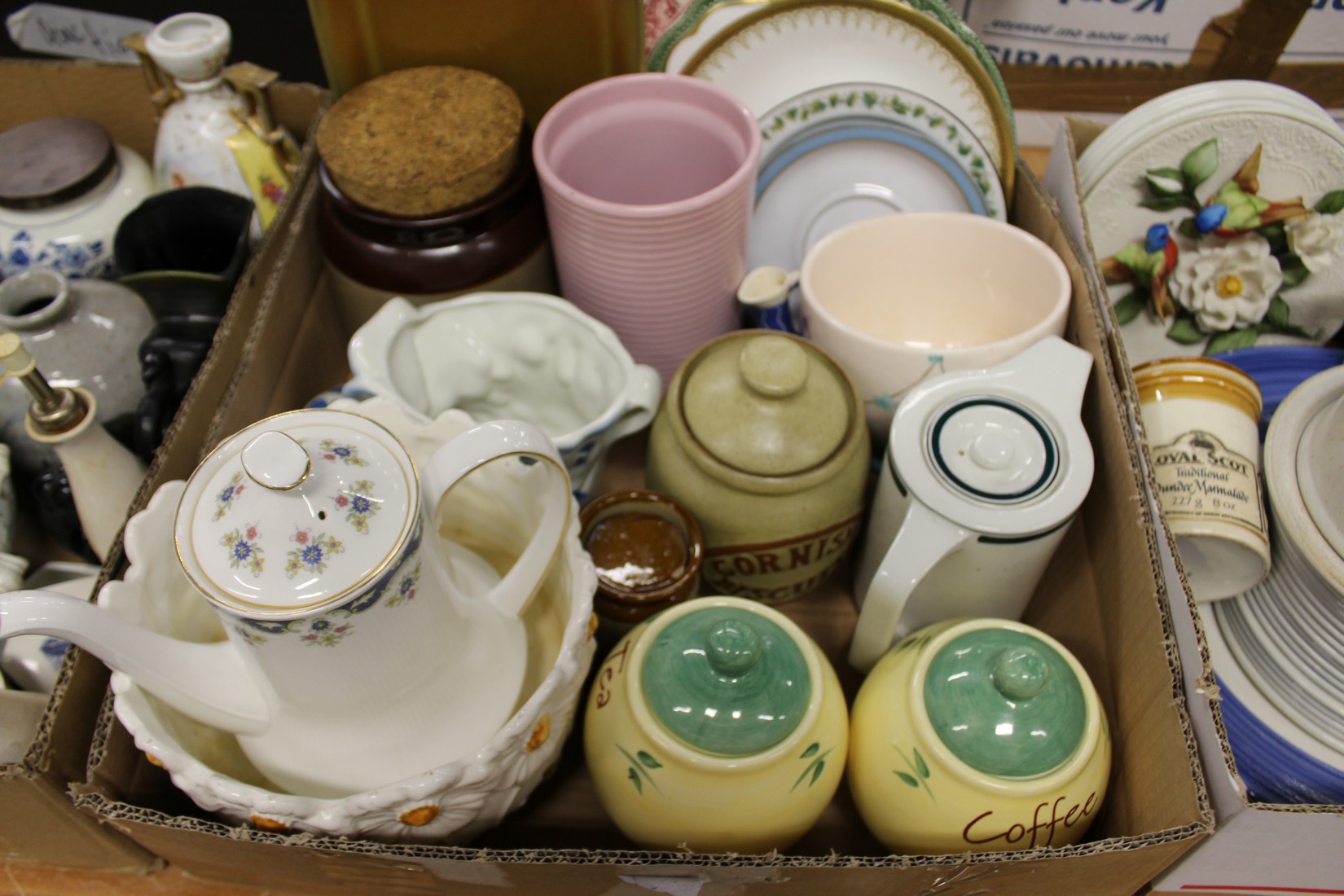 A quantity of decorative and household china. - Image 3 of 4