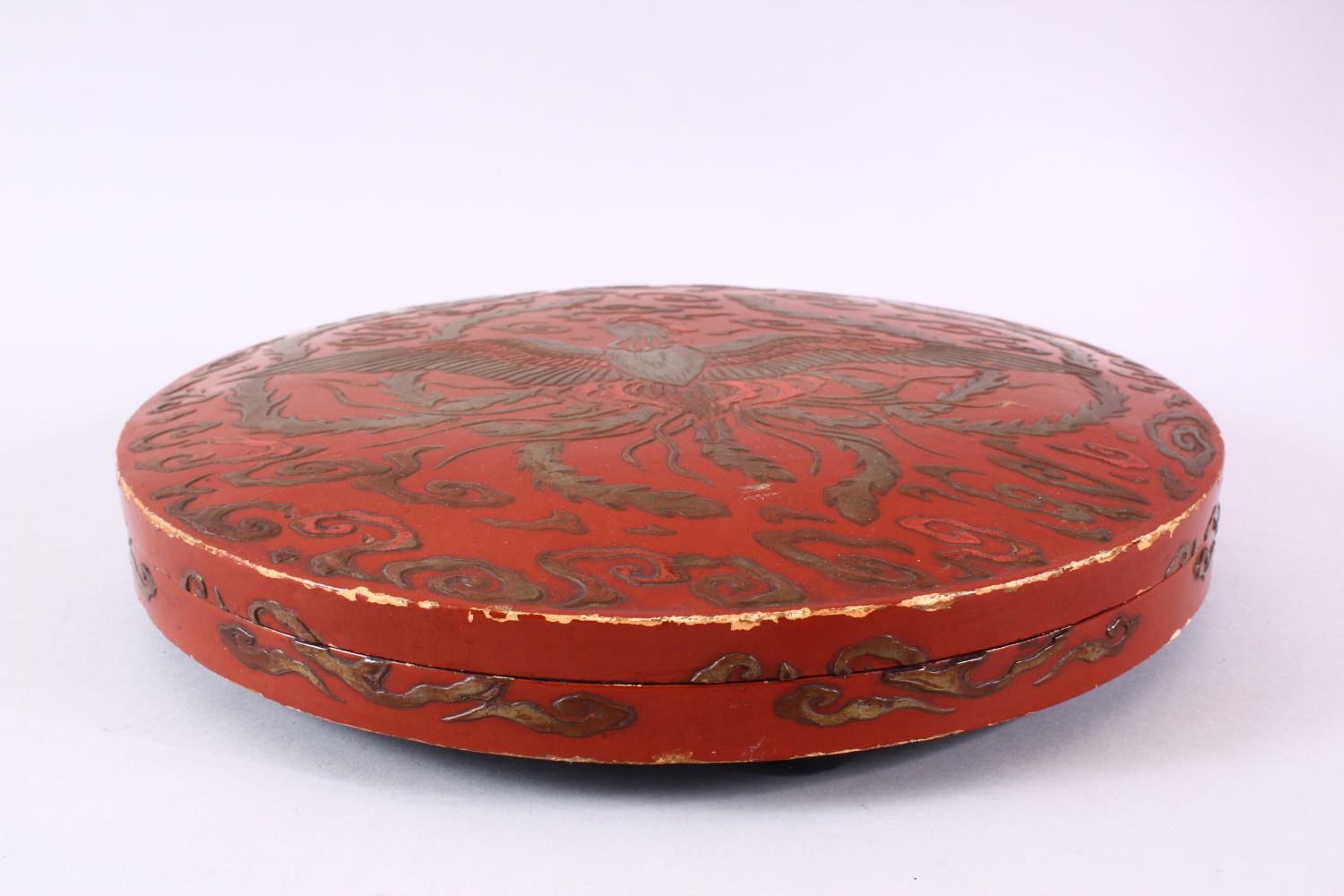 A GOOD LARGE CHINESE LACQUER CYLINDRICAL PHOENIX BOX & COVER, the top decorated with scenes of - Image 3 of 5