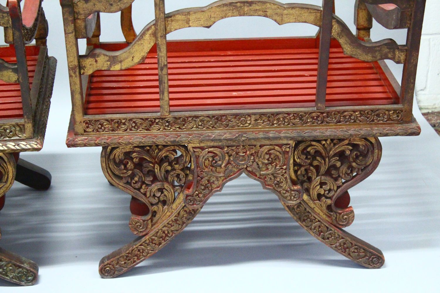 A PAIR OF 19TH/20TH CENTURY THAI CARVED HOWDAH ELEPHANT CHAIRS, profusely carved and pierced with - Image 10 of 10