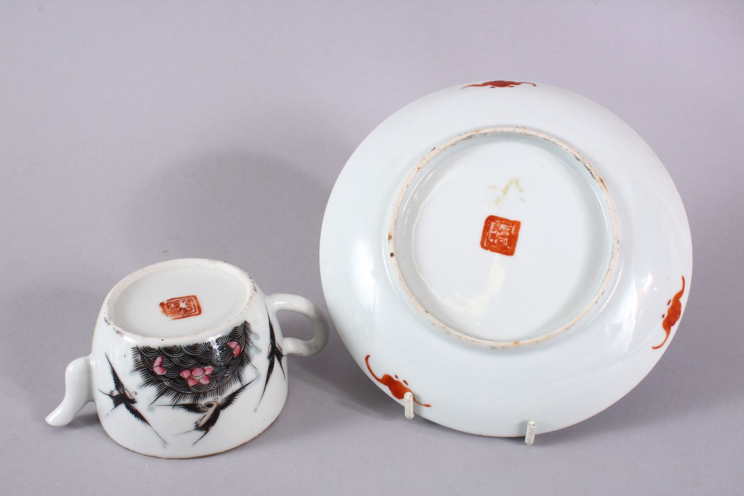 A CHINESE FAMILLE ROSE PORCELAIN TEAPOT, COVER & SAUCER DISH, each decorated in a similar way - Image 6 of 8