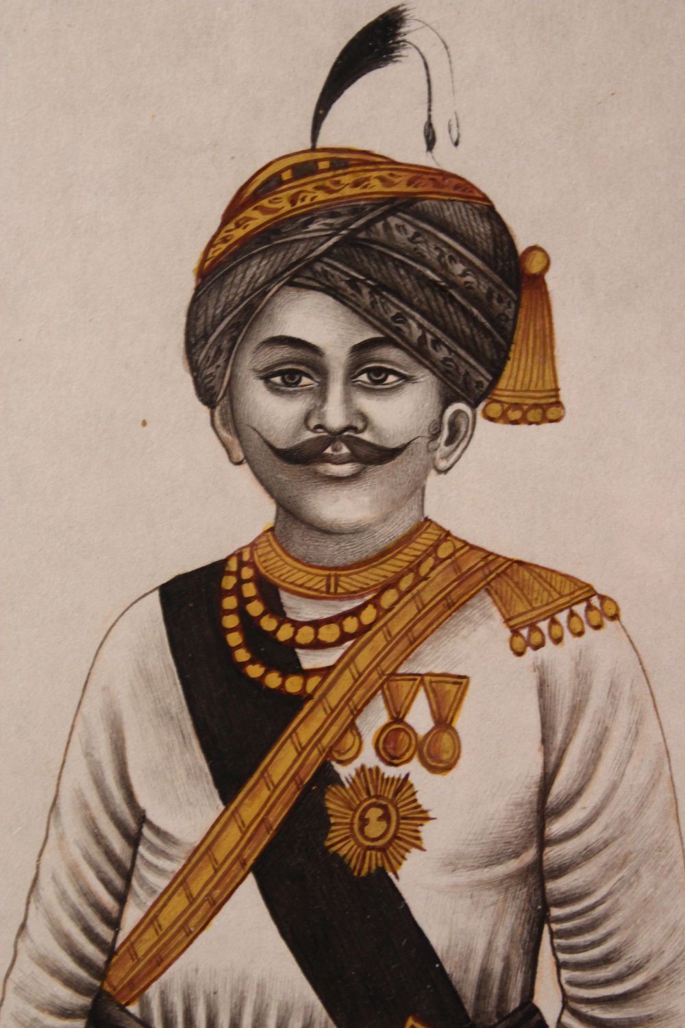 AN INDIAN SCHOOL PORTRAIT MUGHAL MINIATURE OF A SOLDIER, stood in his outfit bearing his arms and - Image 3 of 4