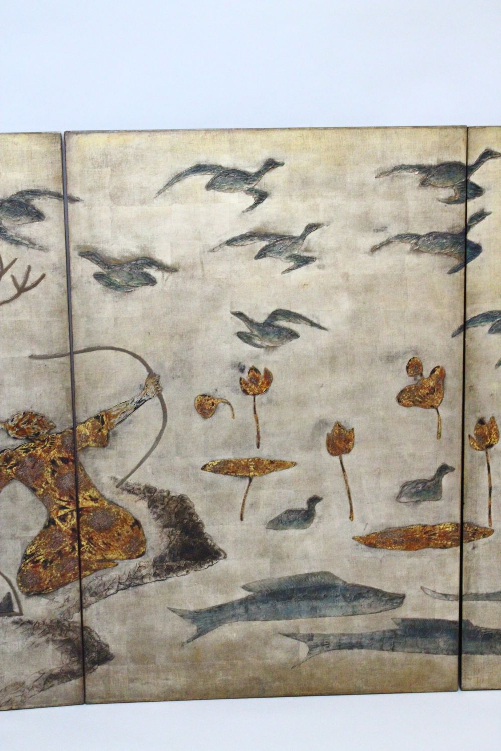 A SUPERB VIETNAMESE THREE PANEL PAINTING OF A HUNTING SCENE ATTRIBUTED TO NGUYEN VAN MINH, Wood - Image 3 of 11