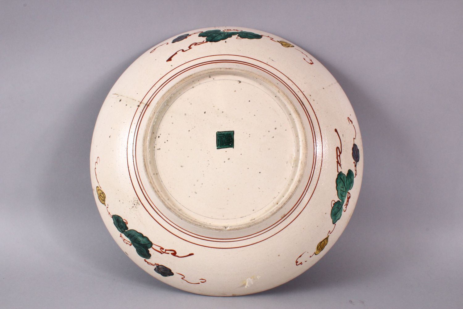 A JAPANESE MEIJI PERIOD KUTANI CHARGER, decorated with scenes of figures in native landscapes, the - Image 3 of 4