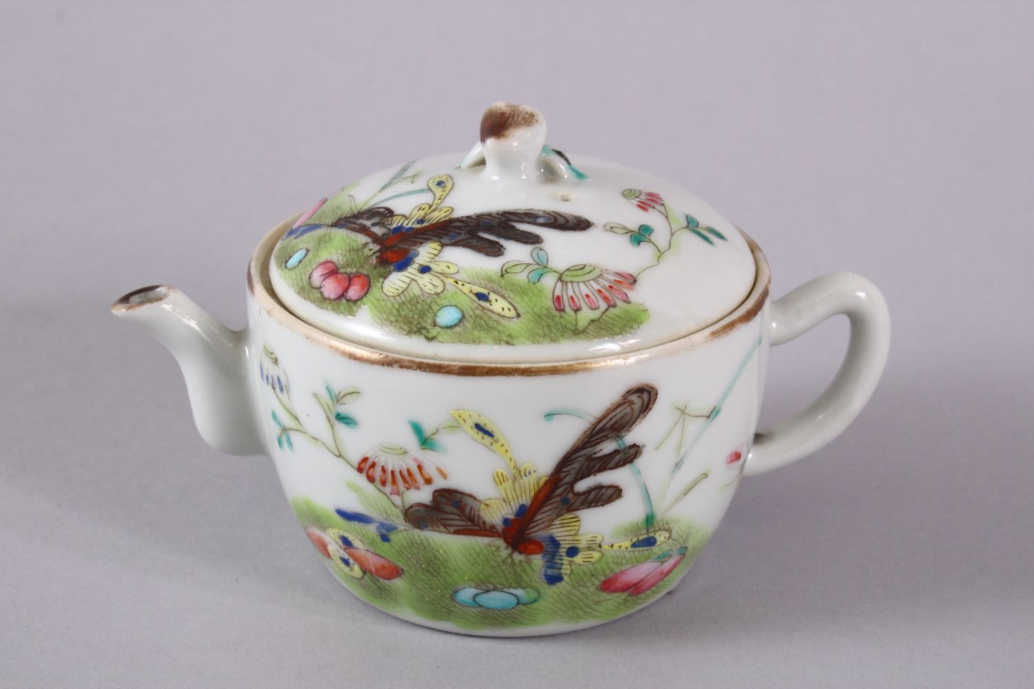 A CHINESE FAMILLE ROSE PORCELAIN TEAPOT, COVER & SAUCER DISH, each decorated in a similar way - Image 3 of 8