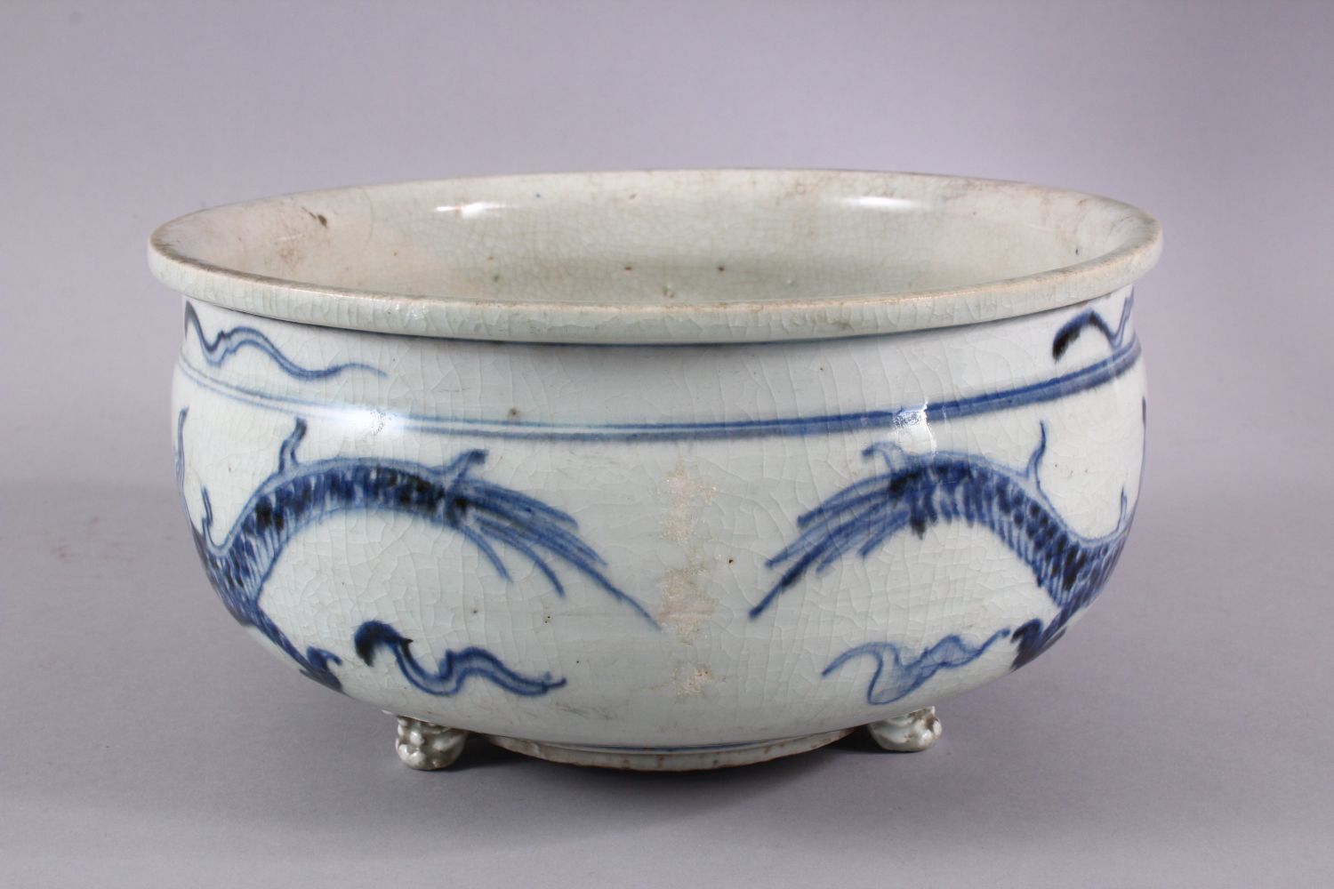 A CHINESE BLUE & WHITE PORCELAIN DRAGON TRIPOD POT / PLANTER, the body with a crackle glaze and - Image 3 of 6