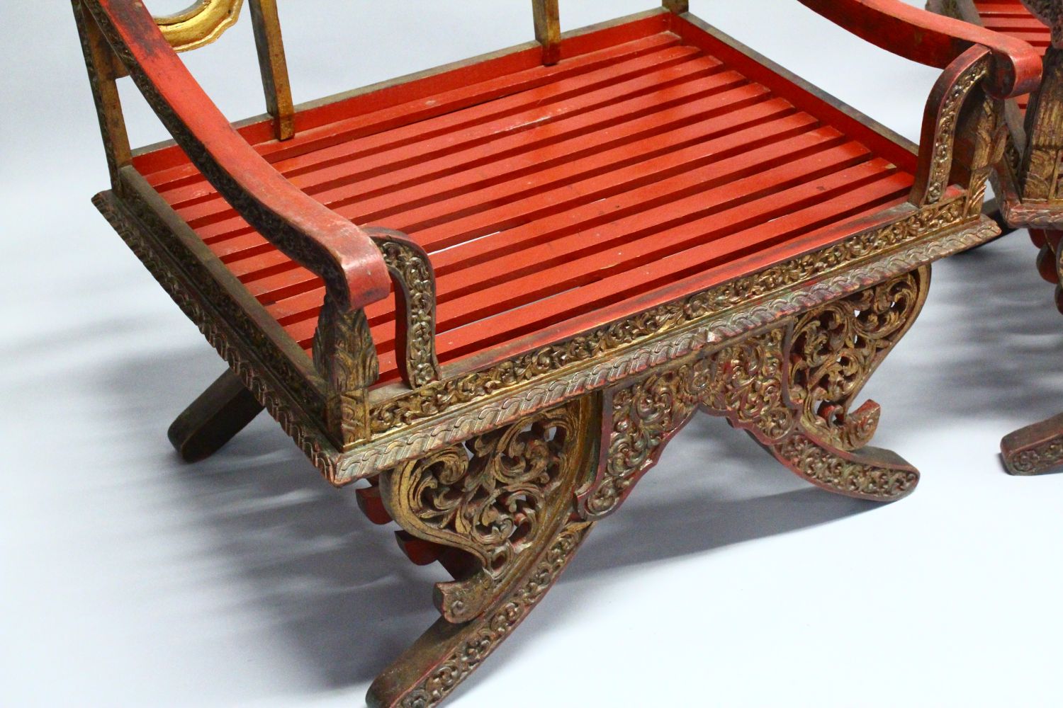 A PAIR OF 19TH/20TH CENTURY THAI CARVED HOWDAH ELEPHANT CHAIRS, profusely carved and pierced with - Image 2 of 10