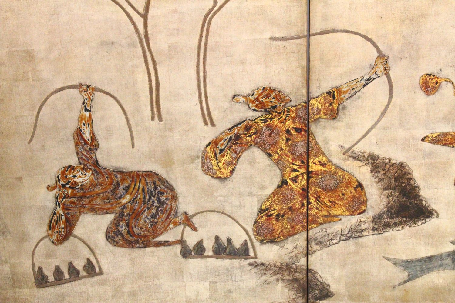 A SUPERB VIETNAMESE THREE PANEL PAINTING OF A HUNTING SCENE ATTRIBUTED TO NGUYEN VAN MINH, Wood - Image 5 of 11