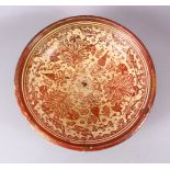 A 16TH CENTURY LARGE HISPANO - MORESQUE COPPER LUSTRE POTTERY DISH, decorated with a copper lustre