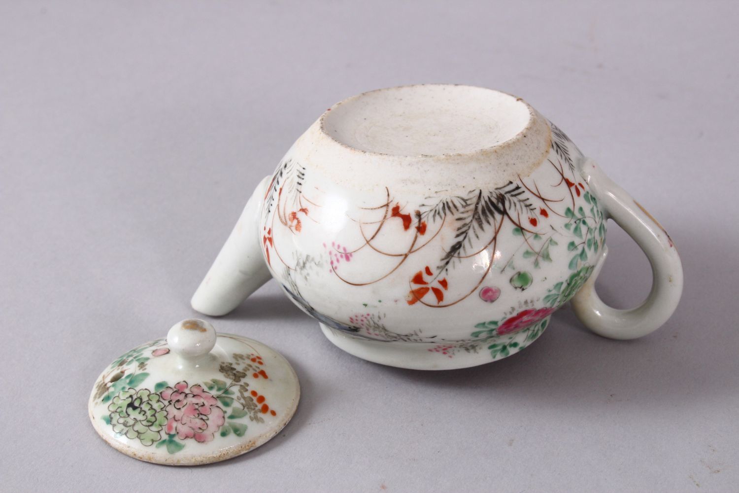 A SMALL CHINESE FAMILLE ROSE TEAPOT & COVER, decorated with native scenes of flora and birds, the - Image 6 of 6