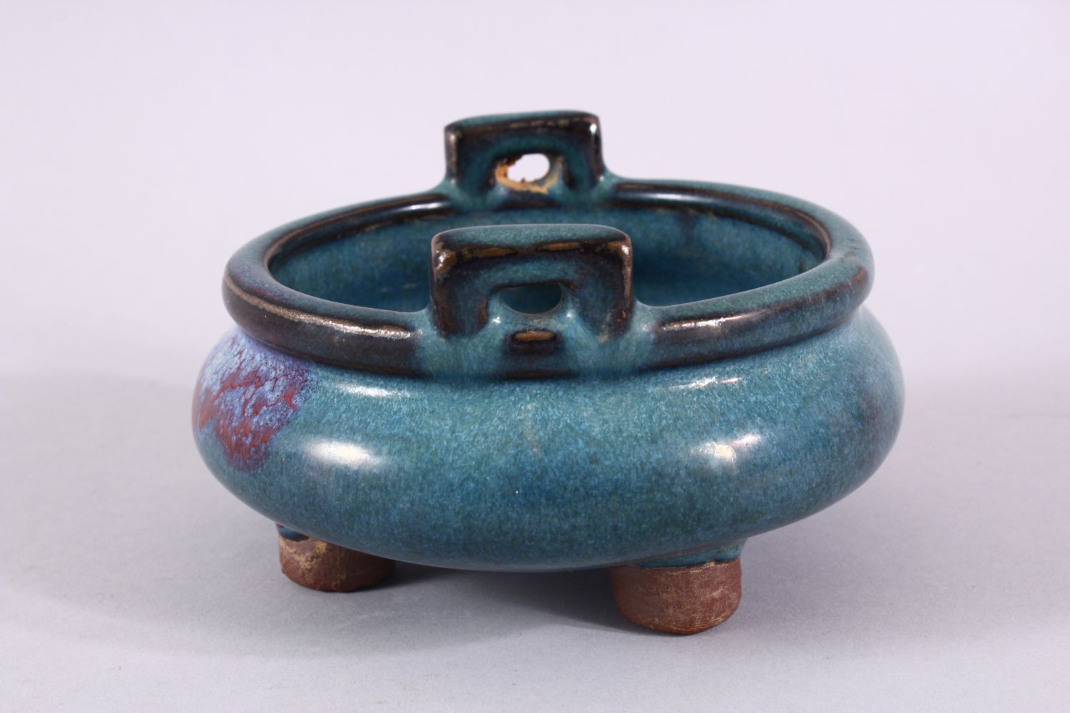 A CHINESE JUN WARE TWIN HANDLE CENSER, with a graduated blue to red glaze, twin handles and tripod - Image 4 of 6