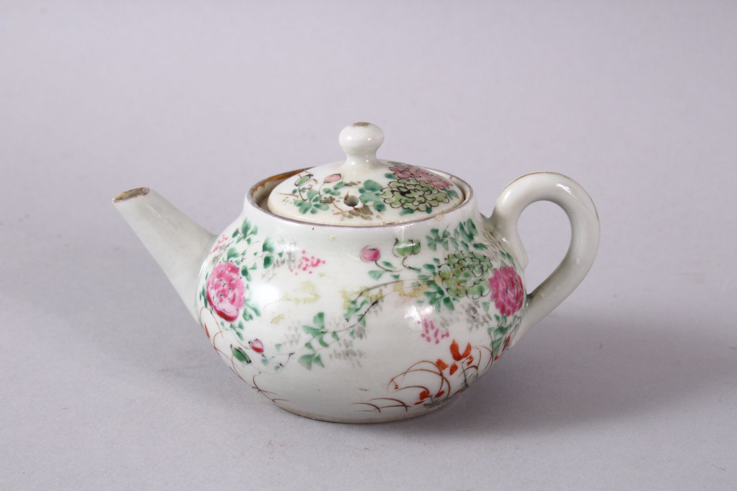 A SMALL CHINESE FAMILLE ROSE TEAPOT & COVER, decorated with native scenes of flora and birds, the - Image 3 of 6