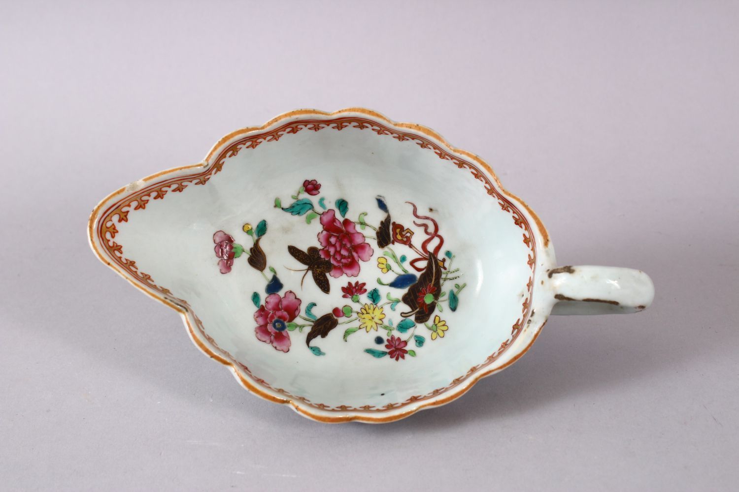AN 18TH CENTURY CHINESE EXPORT FAMILLE ROSE PORCELAIN SAUCE BOAT, decorated with scenes of flora and - Image 2 of 3