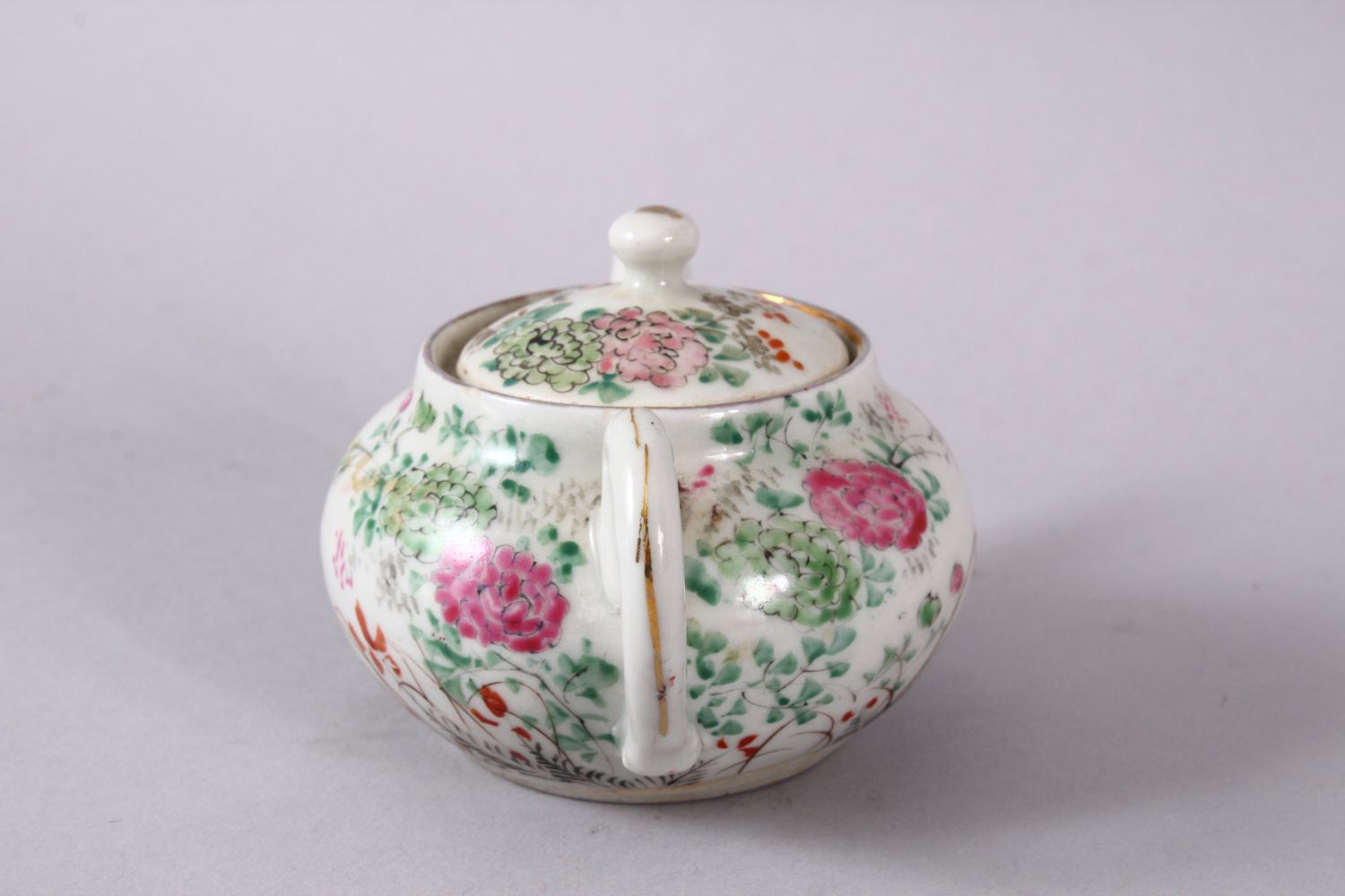 A SMALL CHINESE FAMILLE ROSE TEAPOT & COVER, decorated with native scenes of flora and birds, the - Image 2 of 6