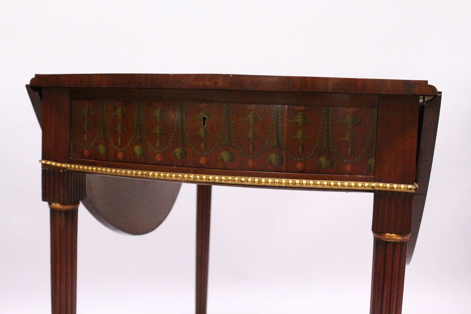 A VERY GOOD EDWARDIAN MAHOGANY AND PAINTED PEMBROOKE TABLE, PROBABLY GILLOW, the oval top painted - Image 3 of 17