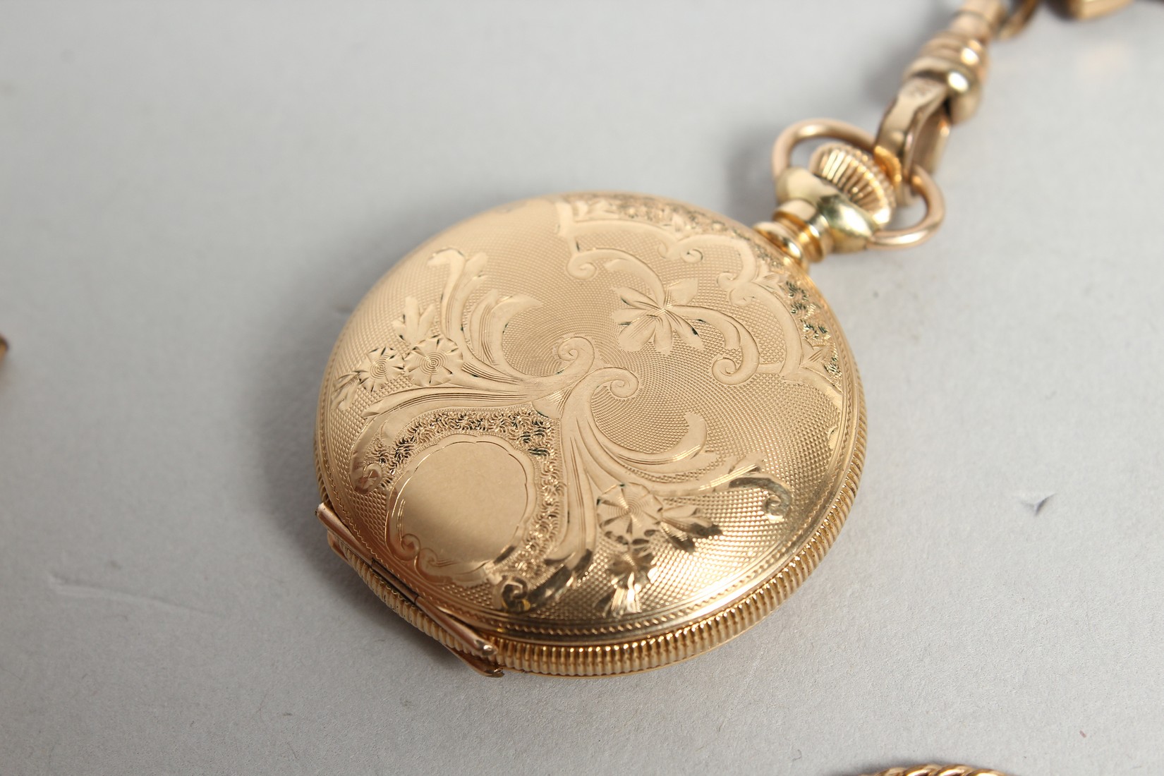 A LADIES WALTHAM DRESS WATCH AND CHAIN - Image 3 of 10