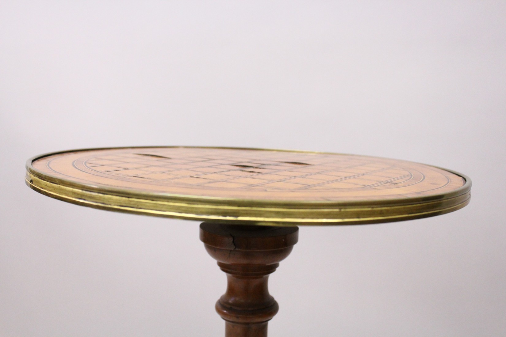 A GOOD 19TH CENTURY FRENCH CIRCULAR TOP TRIPOD TABLE, with cross hatch top, fluted column, ormalu - Image 3 of 8