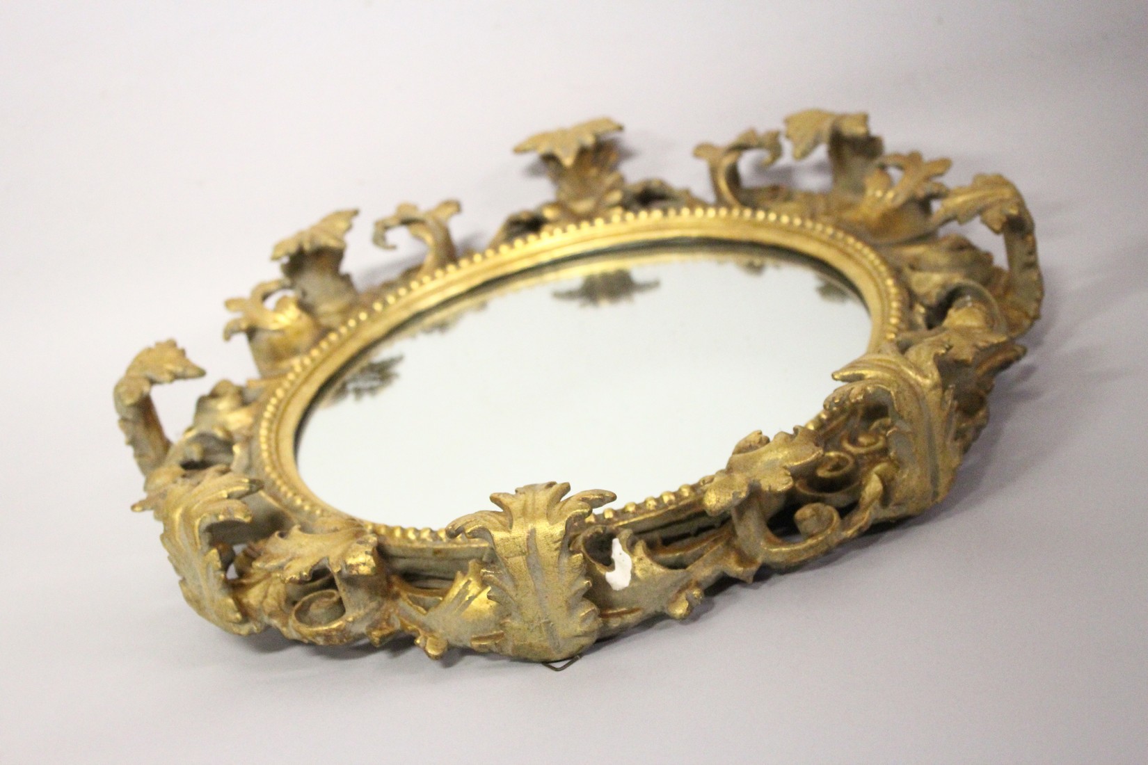 A GOOD 19TH CENTURY FLORENTINE GILT FRAMED CIRCULAR MIRROR, with well carved leafwork frame. 1ft - Image 2 of 3