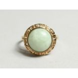 A 14CT GOLD OPAL RING