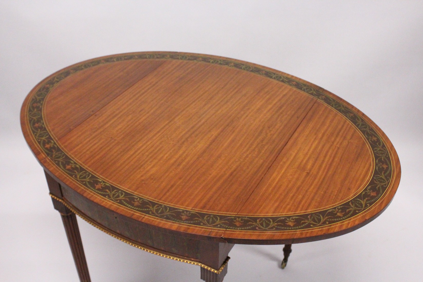 A VERY GOOD EDWARDIAN MAHOGANY AND PAINTED PEMBROOKE TABLE, PROBABLY GILLOW, the oval top painted - Image 7 of 17