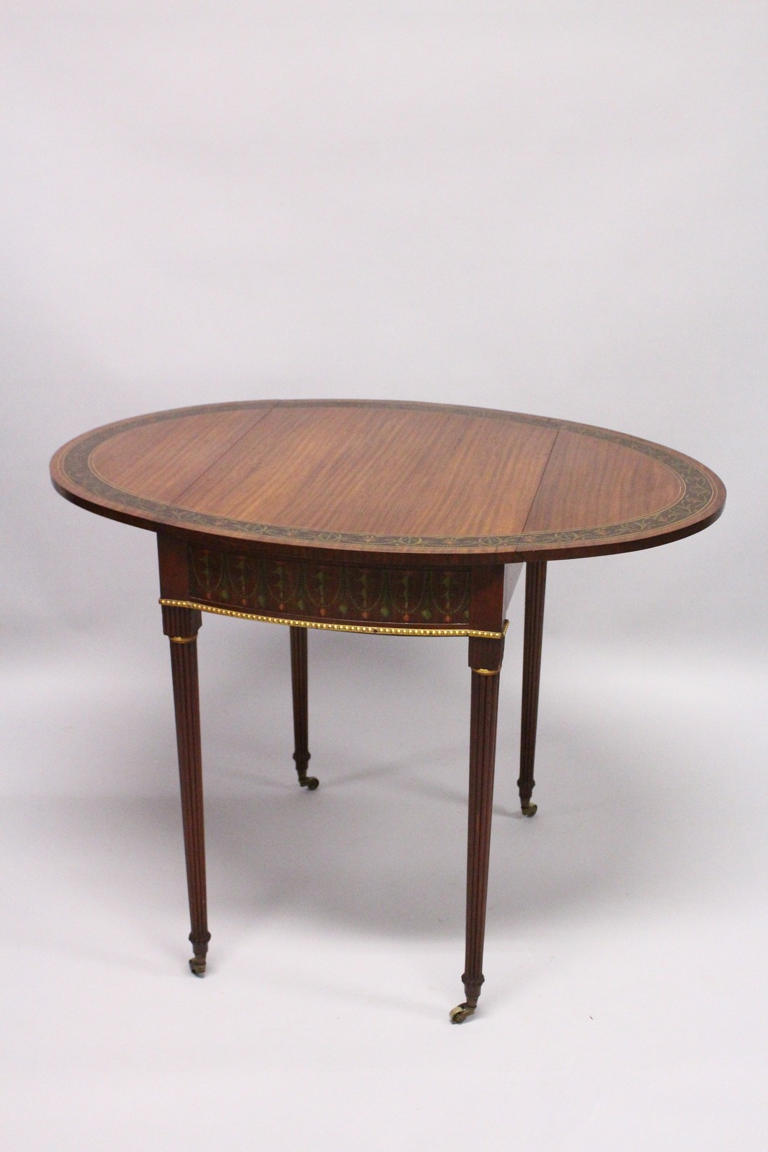 A VERY GOOD EDWARDIAN MAHOGANY AND PAINTED PEMBROOKE TABLE, PROBABLY GILLOW, the oval top painted - Image 8 of 17