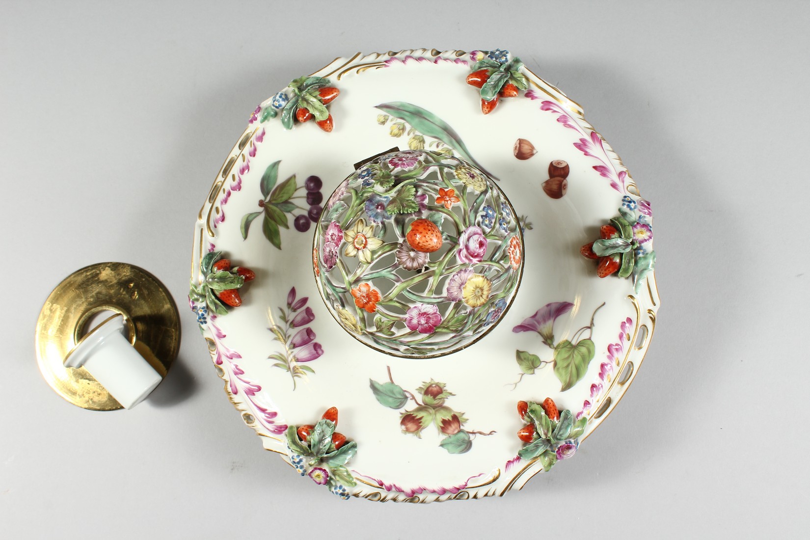 A GOOD 19TH CENTURY CONTINENTAL PORCELAIN CIRCULAR INKSTAND with pierced floral top, painted with - Image 10 of 10