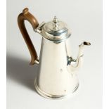 A GOOD SILVER TAPERING COFFEE POT with wooden handles London 1902 weighs 20oz.