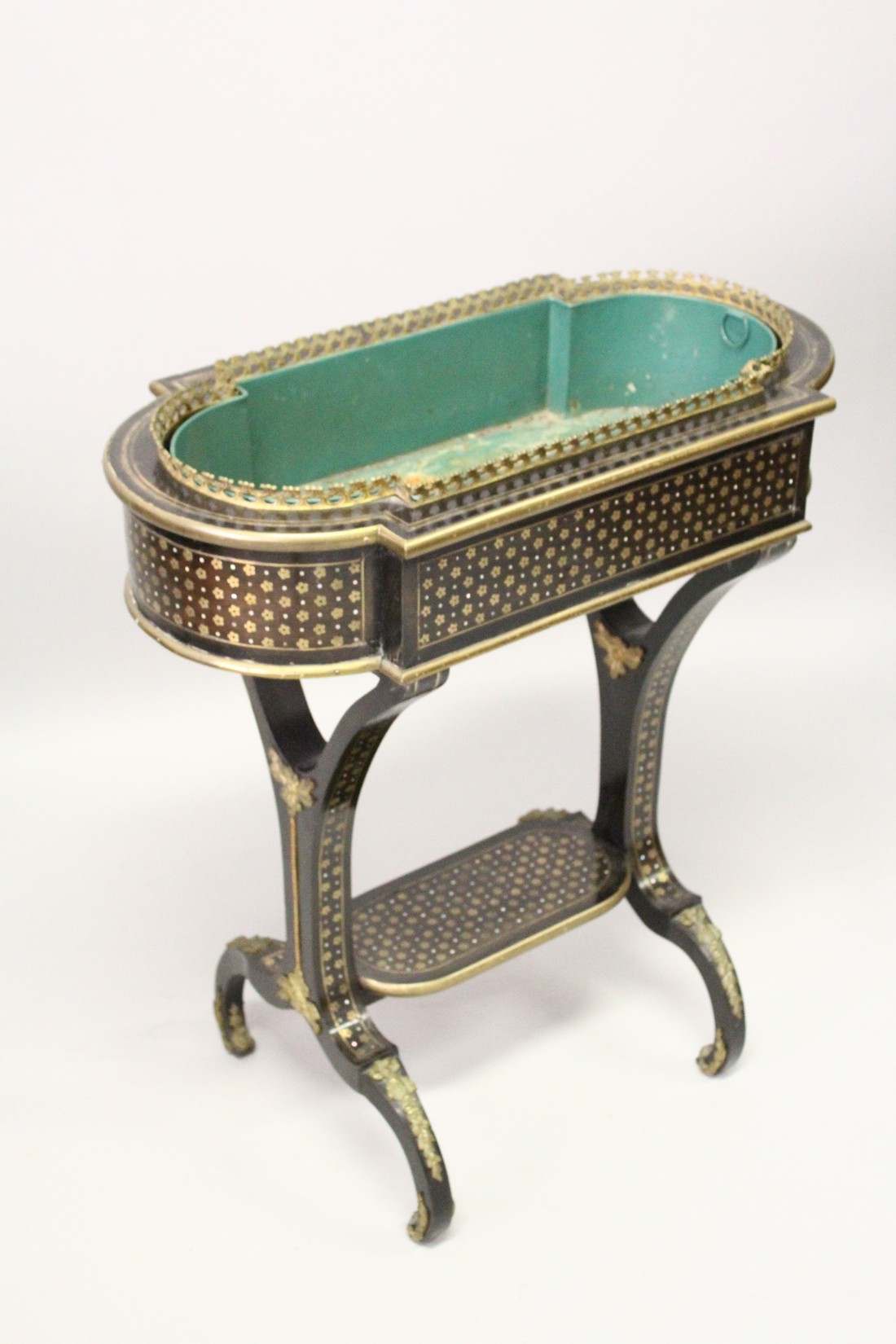 A VERY GOOD FRENCH 18TH /19TH CENTURY INLAID PLANTER, with brass grill, metal liner on curving end - Image 5 of 5