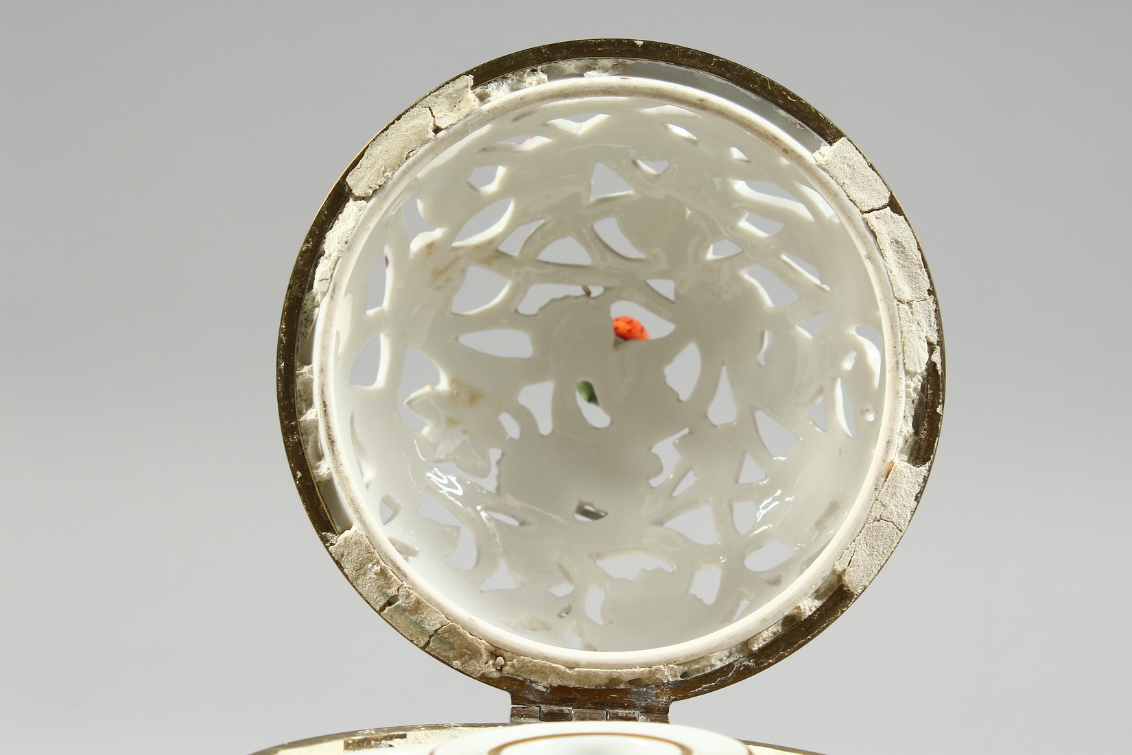 A GOOD 19TH CENTURY CONTINENTAL PORCELAIN CIRCULAR INKSTAND with pierced floral top, painted with - Image 6 of 10