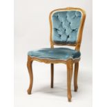 A FRENCH STYLE BEECH FRAMED AND BUTTON UPHOLSTERED SIDE CHAIR.