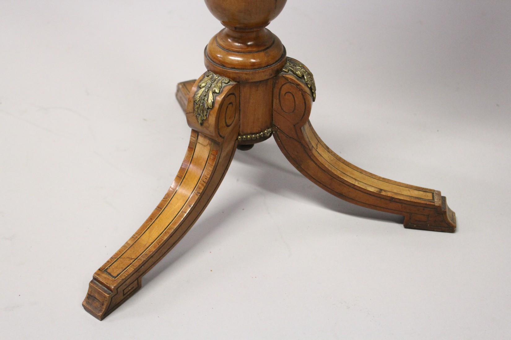 A GOOD 19TH CENTURY FRENCH CIRCULAR TOP TRIPOD TABLE, with cross hatch top, fluted column, ormalu - Image 6 of 8