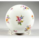 A GOOD MEISSEN PORCELAIN CIRCULAR BOWL AND COVER, edged in gilt and painted with sprays of