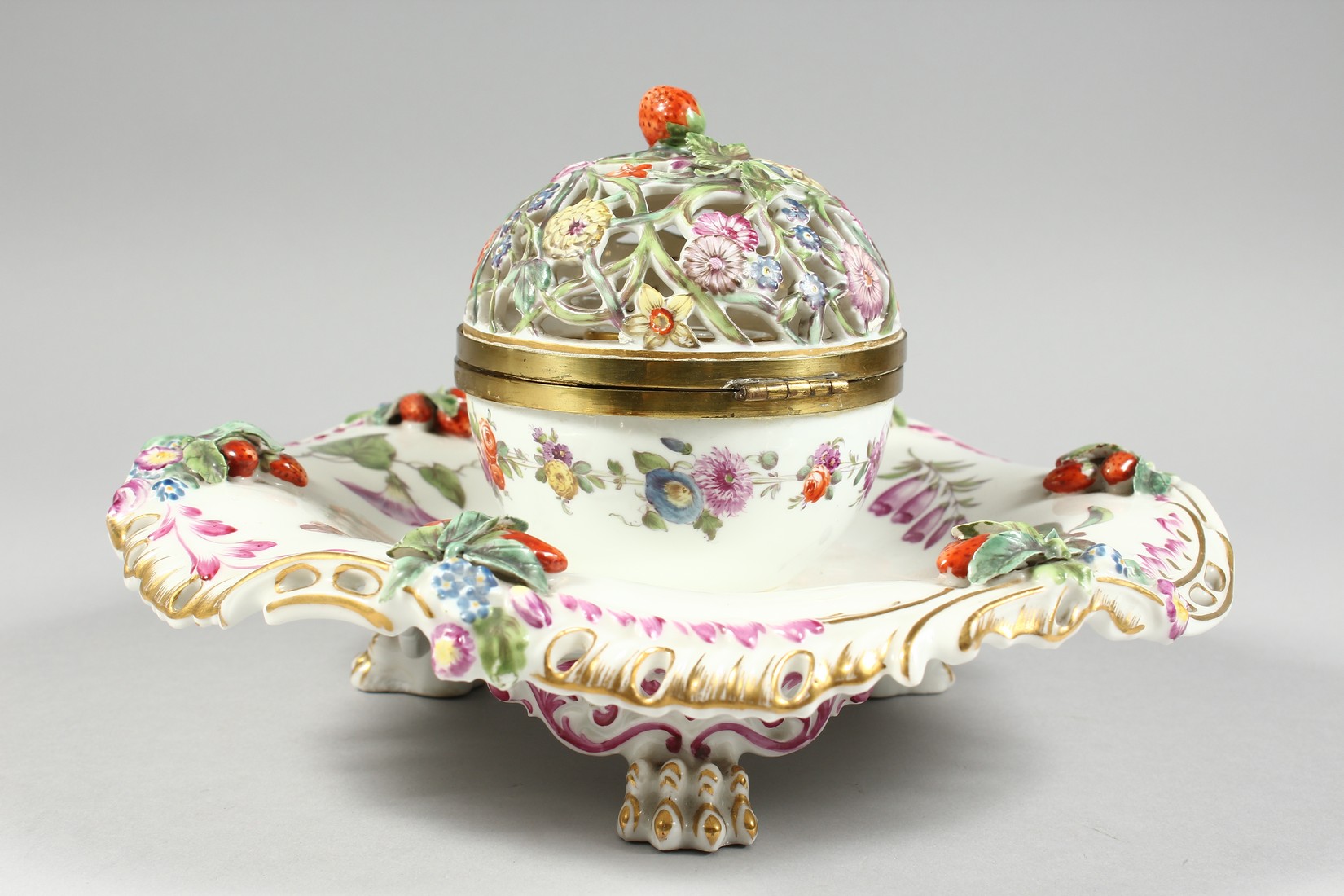 A GOOD 19TH CENTURY CONTINENTAL PORCELAIN CIRCULAR INKSTAND with pierced floral top, painted with - Image 3 of 10