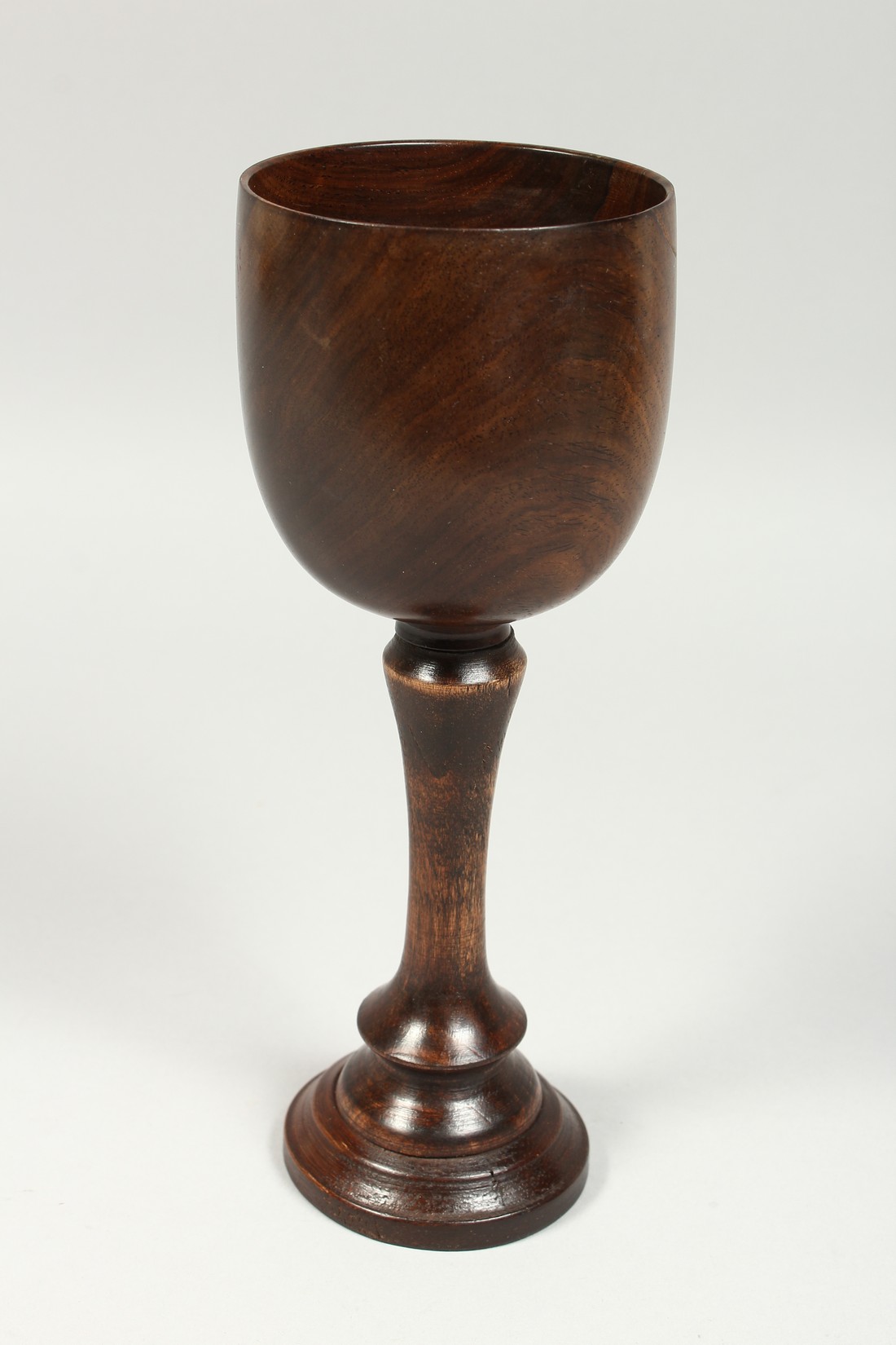 A GOOD TURNED WOOD GOBLET 11.5ins high - Image 3 of 5