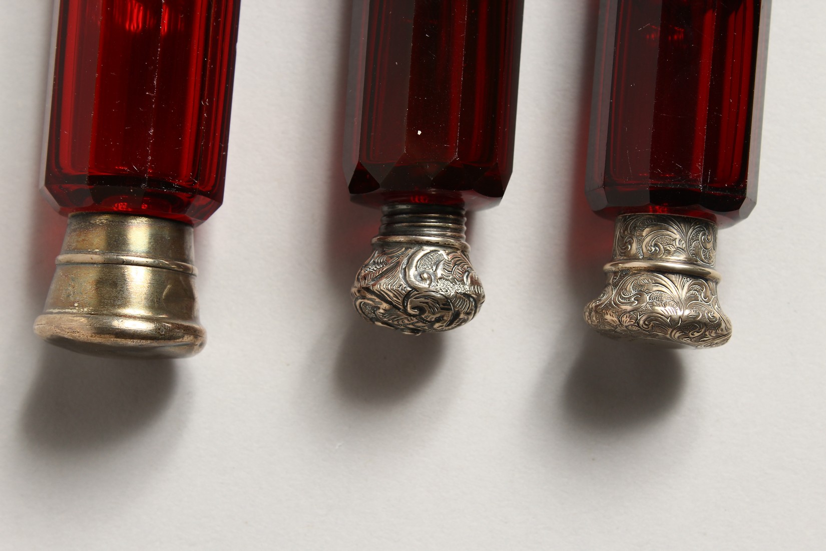 THREE VICTORIAN DOUBLE ENDED RUBY SCENT BOTTLE 3.5ins long - Image 3 of 5
