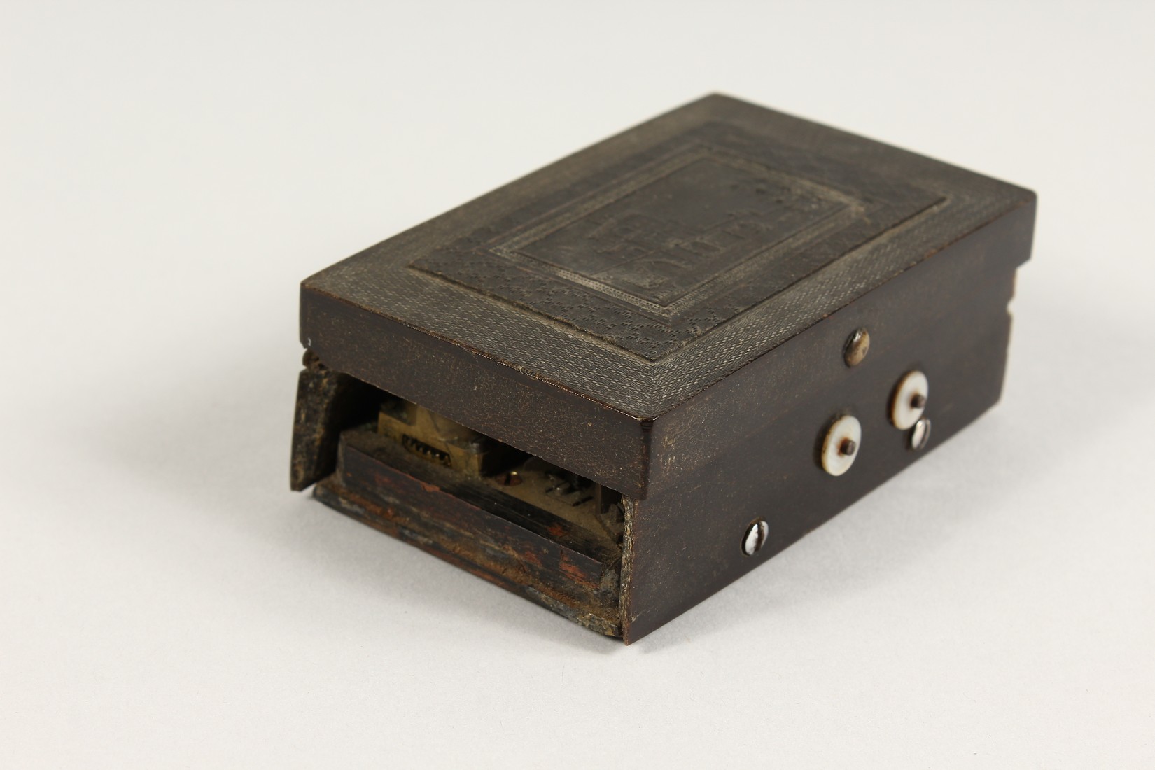 A GOOD SMALL 19TH CENTURY BAKELITE CASED TRAVELLING MUSICAL BOX 4.5ins long, 2.5ins deep 1.5ins - Image 2 of 5