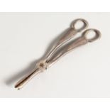 A PAIR OF GRAPE SCISSORS London 1923 Goldsmith & silversmith Co.