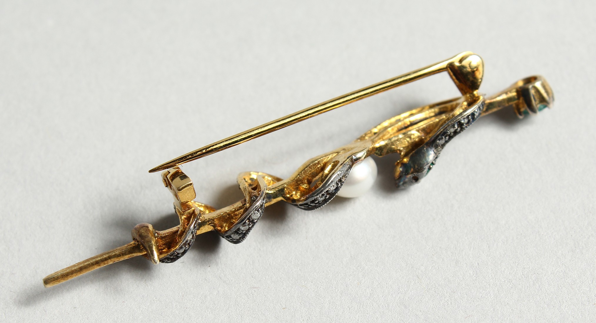 A DIAMOND AND PEARL SNAKE TIE PIN (Harrods) - Image 3 of 5