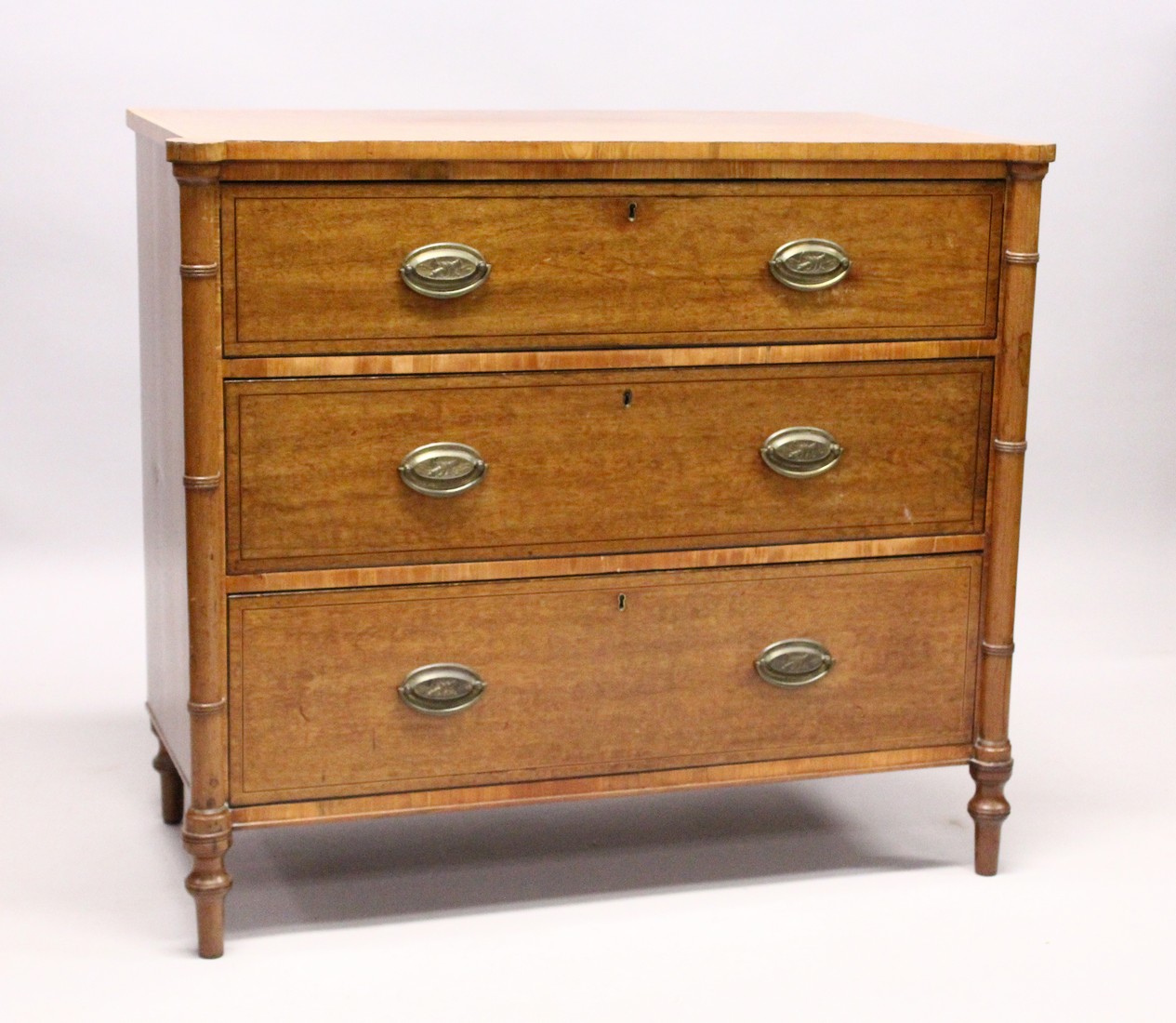A GOOD MAHOGANY SATINWOOD THREE DRAWER COMMODE with crossbanded top, bamboo type column sides, - Image 9 of 9
