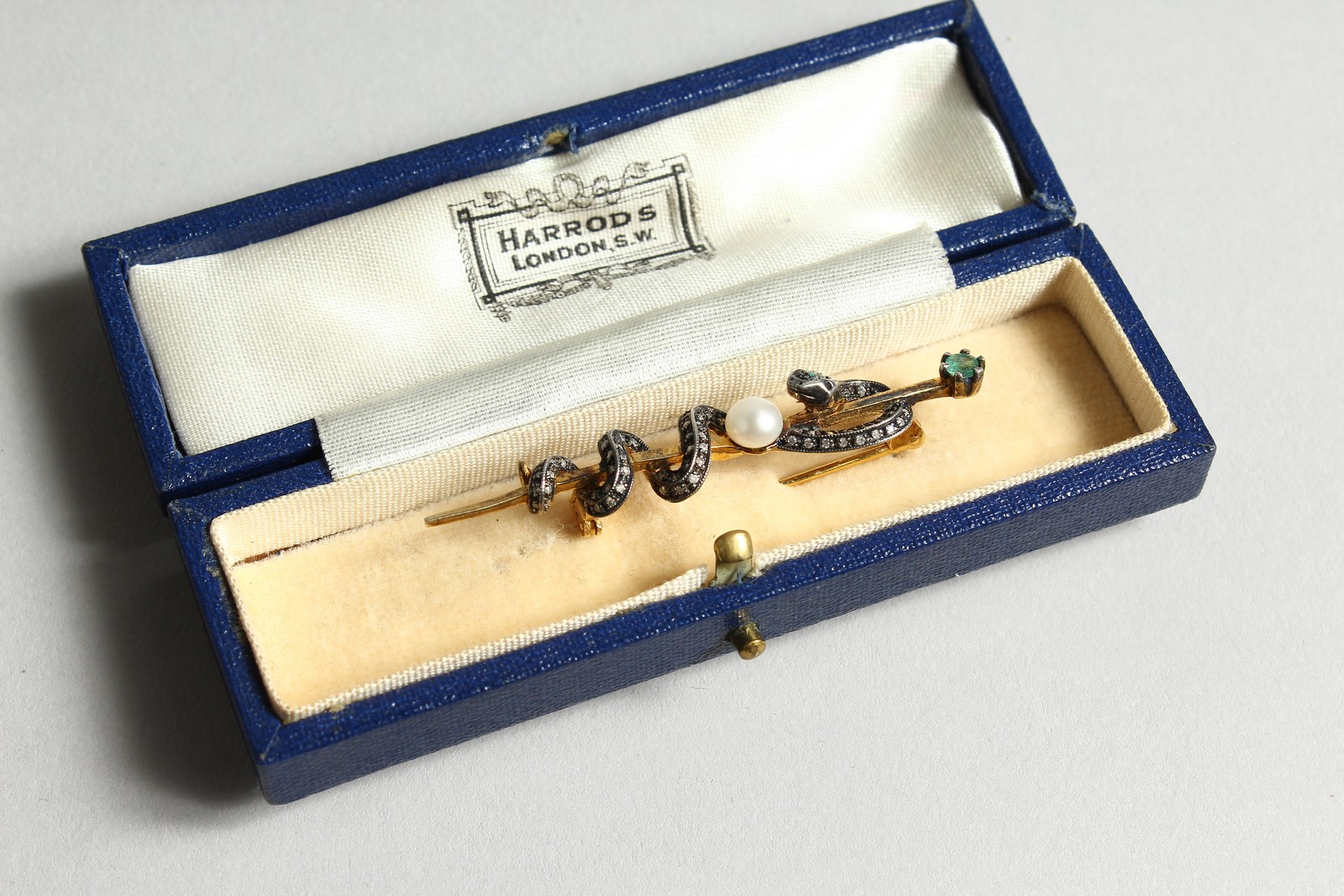 A DIAMOND AND PEARL SNAKE TIE PIN (Harrods) - Image 5 of 5