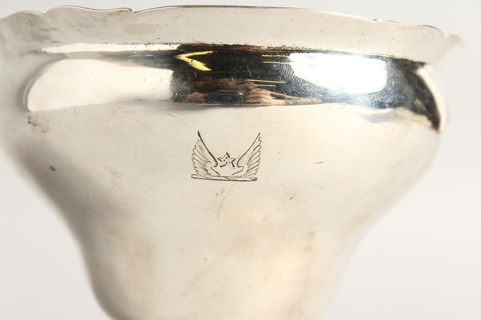 A GEORGE II SCOTTISH SILVER PEDESTAL BOWL BY ALEXANDER ELENN. 4.75ins diameter Glasgow 1760 - Image 5 of 7