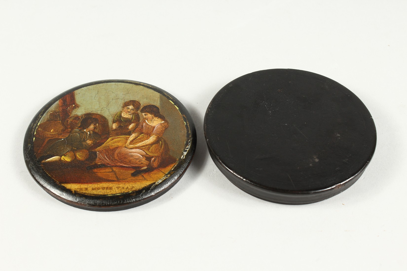 A VICTORIAN CIRCULAR PAPIER MACHE SNUFF BOX, the top with a scene "The Mouse Trap". 3.5ins - Image 5 of 5