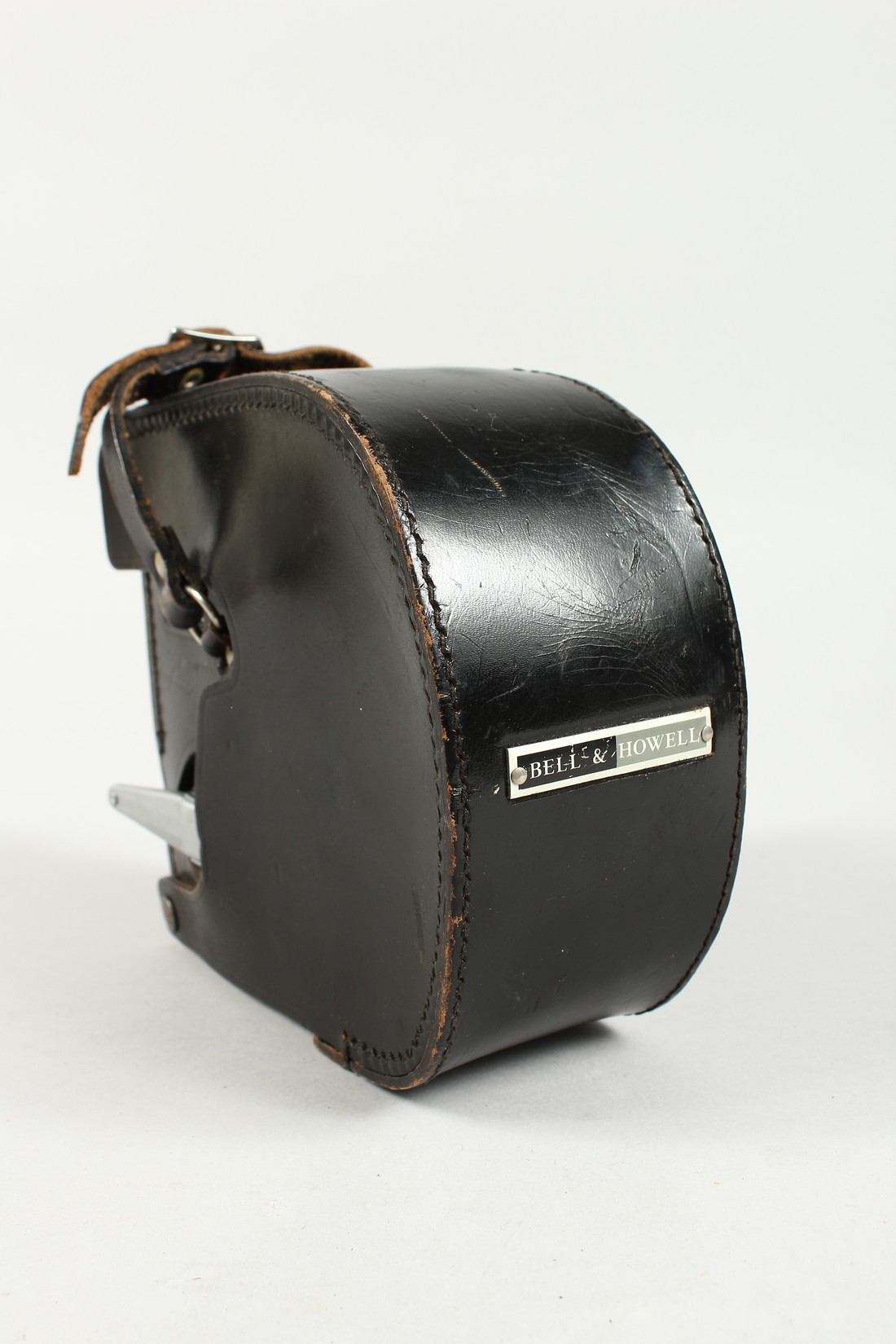 A BELL AND HOWELL LEATHER CASED MOVIE CAMERA - Image 13 of 14