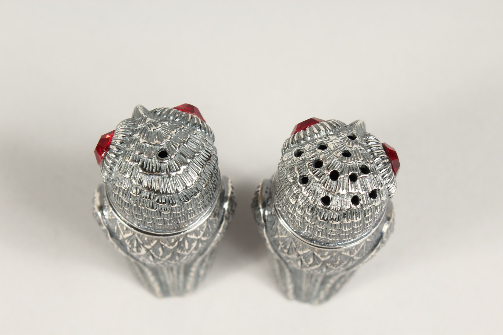 A PAIR OF SILVER PLATE OWL SALT AND PEPPERS - Image 3 of 4