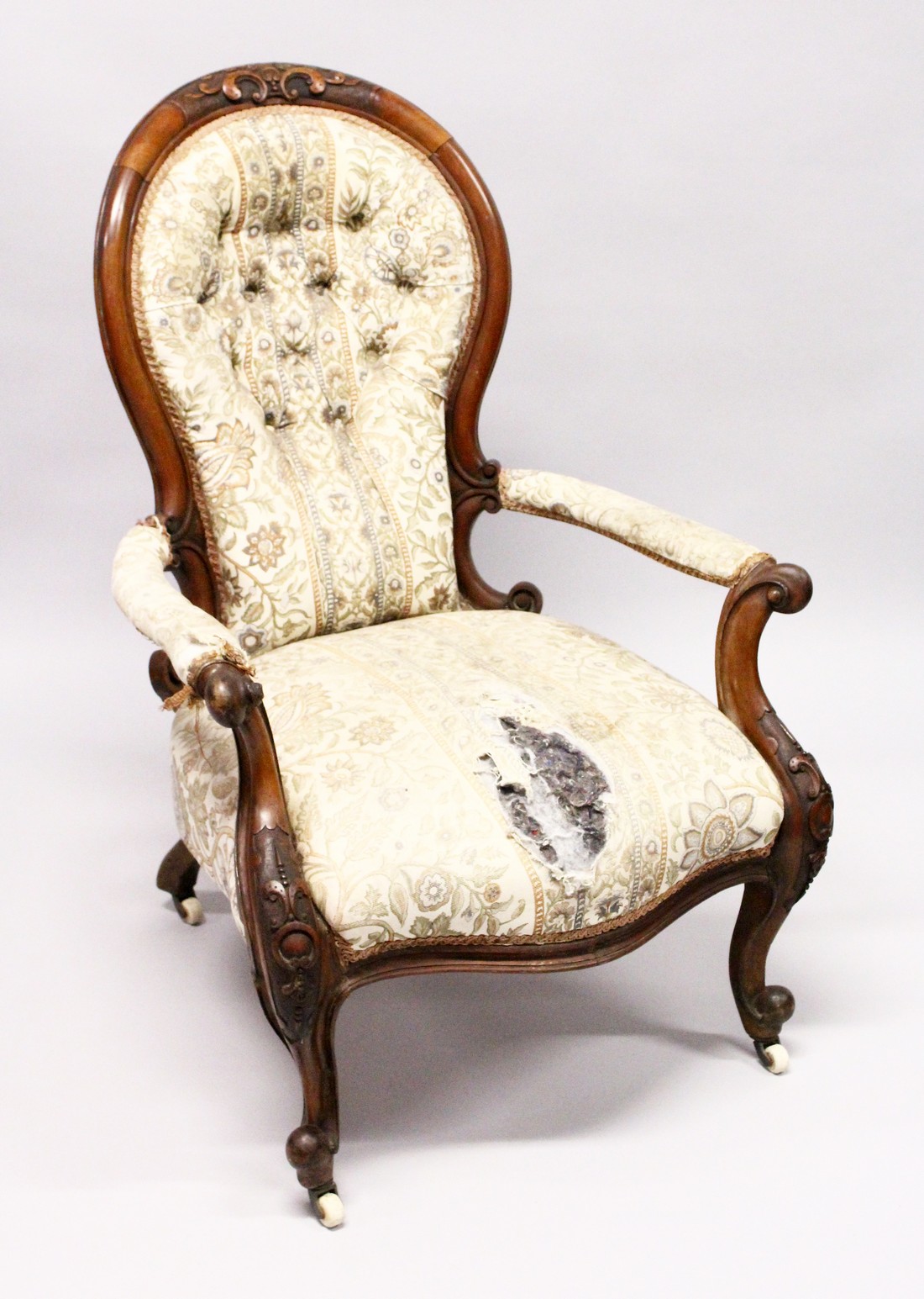 A GOOD VICTORIAN MAHOGANY SPOON BACK ARMCHAIR, open arms, sepentine fronted seat on cabriole legs,