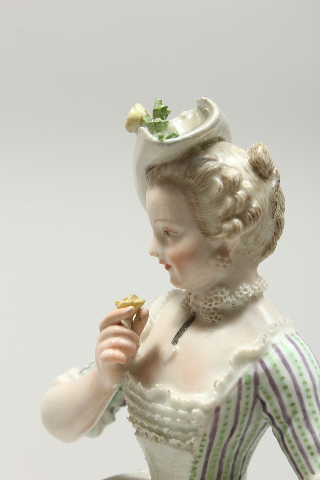 A GOOD MEISSEN PORCELAIN GROUP 'SENSE AND SMELL', a young lady sitting beside a table smelling - Image 10 of 13