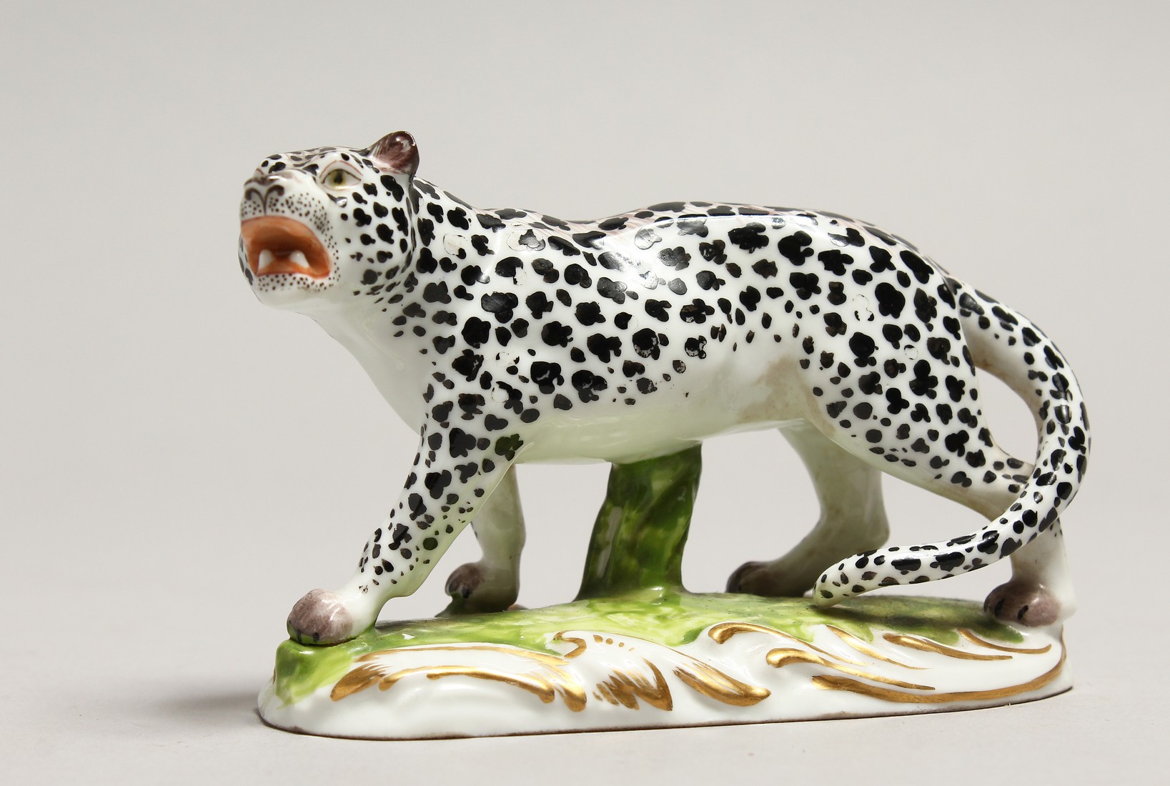 A SAMSON PORCELAIN LEOPARD 4ins long