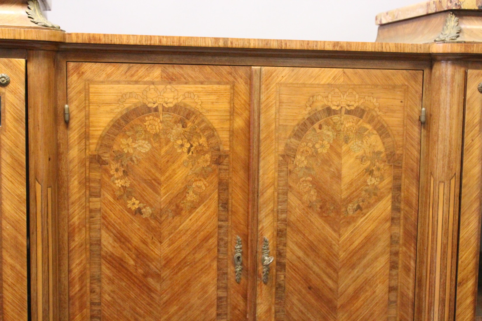 A GOOD LARGE FRENCH KINGWOOD CABINET, formed as a pair of central marquetry panel doors, over a - Image 2 of 8