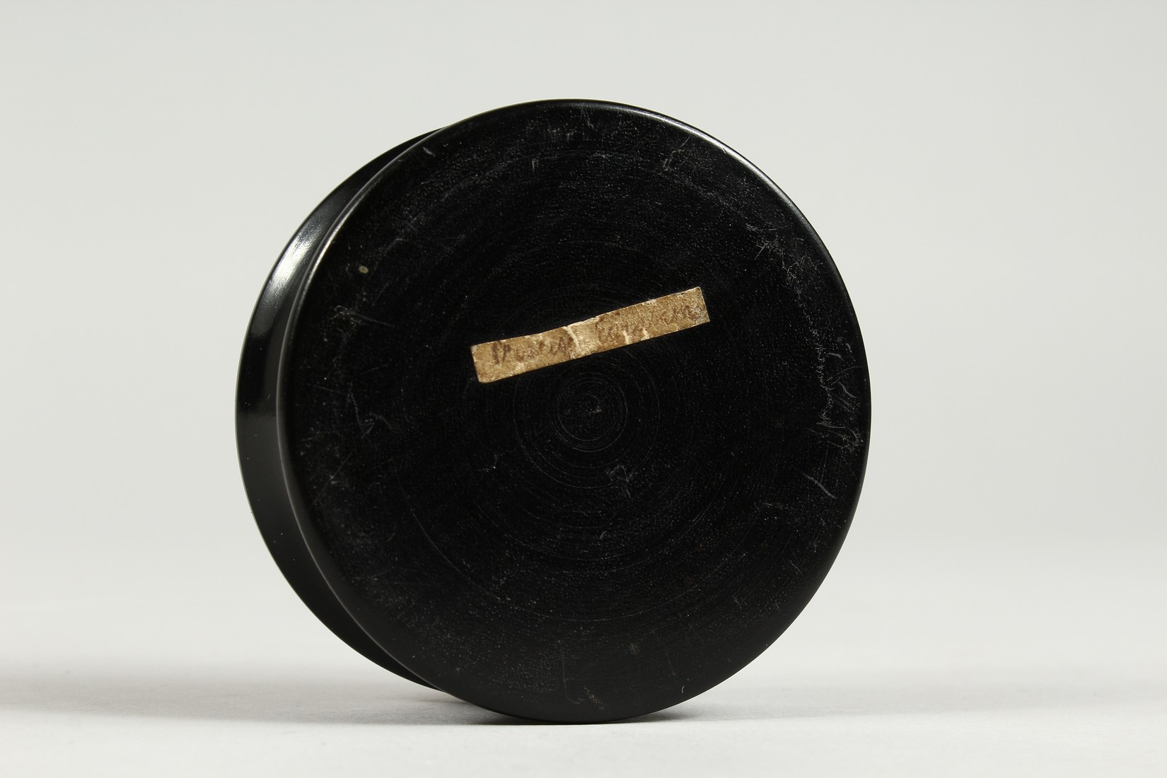 A GEORGIAN EBONY CIRCULAR BOX, the top painted with a portrait of a young lady wearing pearls. - Image 5 of 5